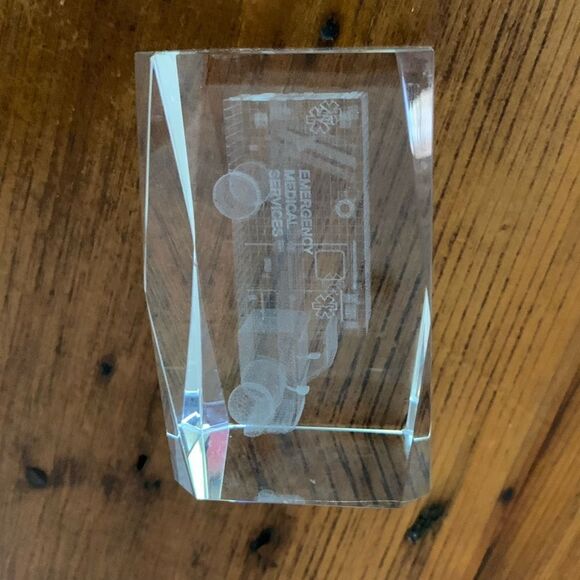 Cut Glass Lazer Cut Paperweight Emergency Medical Ambulance 3 x 2 in - Picture 4 of 7